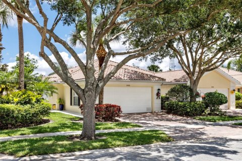 House in Wellington, Florida 2 bedrooms, 141.77 sq.m. № 1920230 - photo 1