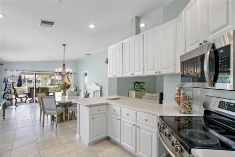 House in Wellington, Florida 2 bedrooms, 141.77 sq.m. № 1920230 - photo 3