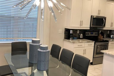 Casa en venta en Kissimmee, Florida, 5 dormitorios, 239.13 m2 № 1810158 - foto 9