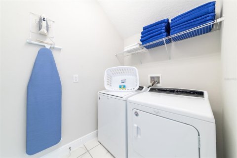Casa en venta en Kissimmee, Florida, 5 dormitorios, 239.13 m2 № 1810158 - foto 24