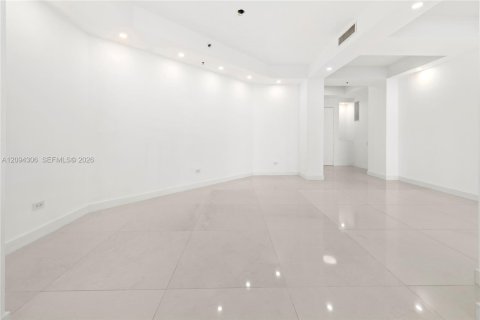 Condo in Miami, Florida, 3 bedrooms  № 2383120 - photo 18
