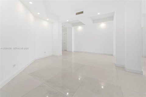 Condo in Miami, Florida, 3 bedrooms  № 2383120 - photo 17