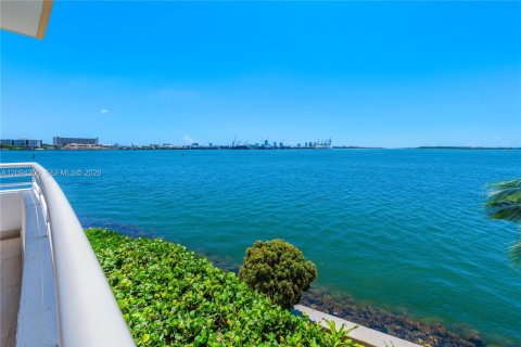 Condo in Miami, Florida, 3 bedrooms  № 2383120 - photo 25