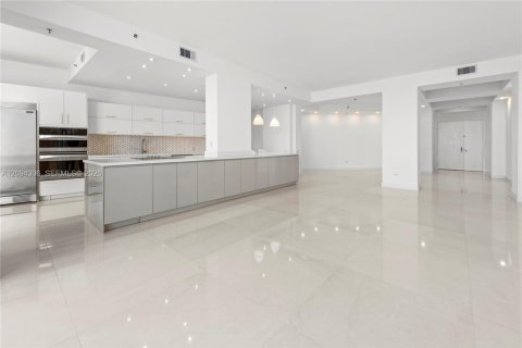 Condo in Miami, Florida, 3 bedrooms  № 2383120 - photo 14
