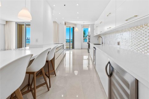 Condo in Miami, Florida, 3 bedrooms  № 2383120 - photo 9