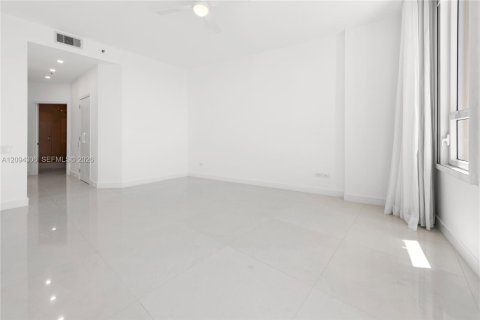 Condo in Miami, Florida, 3 bedrooms  № 2383120 - photo 28