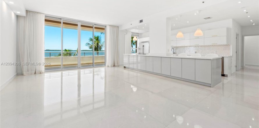 Condo in Miami, Florida, 3 bedrooms  № 2383120