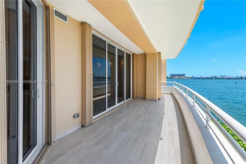 Condo in Miami, Florida, 3 bedrooms  № 2383120 - photo 21