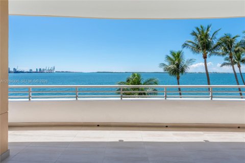 Condo in Miami, Florida, 3 bedrooms  № 2383120 - photo 3