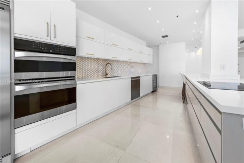 Condo in Miami, Florida, 3 bedrooms  № 2383120 - photo 13