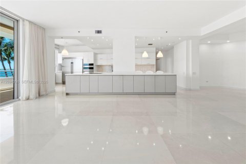 Condo in Miami, Florida, 3 bedrooms  № 2383120 - photo 8