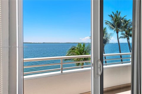 Condo in Miami, Florida, 3 bedrooms  № 2383120 - photo 30