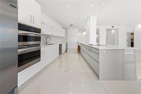 Condo in Miami, Florida, 3 bedrooms  № 2383120 - photo 12