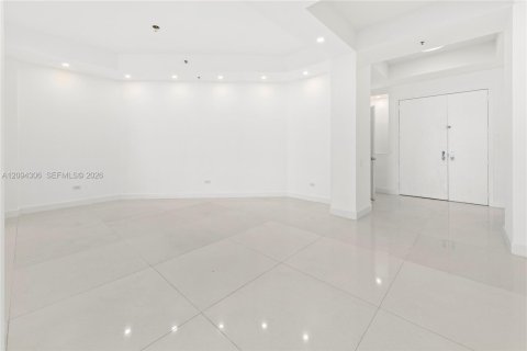Condo in Miami, Florida, 3 bedrooms  № 2383120 - photo 19
