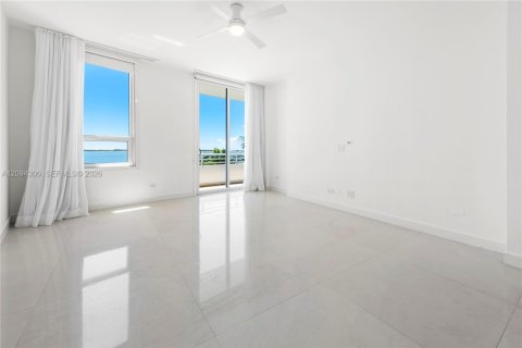 Condo in Miami, Florida, 3 bedrooms  № 2383120 - photo 29