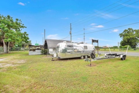 Commercial property in Zellwood, Florida № 2288079 - photo 2