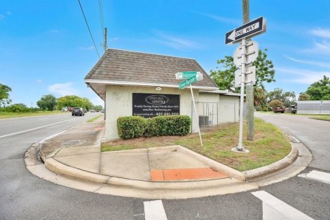 Commercial property in Zellwood, Florida № 2288079 - photo 5
