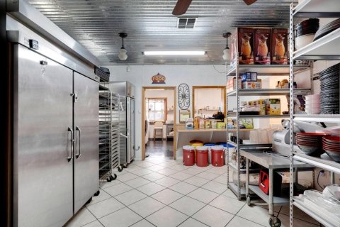 Commercial property in Zellwood, Florida № 2288079 - photo 15