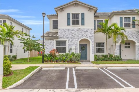 House in Homestead, Florida 3 bedrooms, 143.53 sq.m. № 2080056 - photo 2