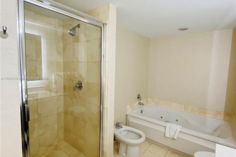Condominio en venta en Sunny Isles Beach, Florida, 1 dormitorio, 91.97 m2 № 1958358 - foto 9