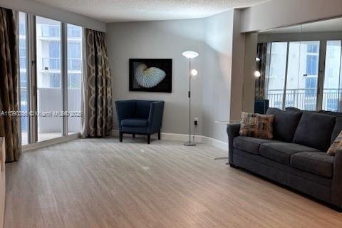 Condominio en venta en Sunny Isles Beach, Florida, 1 dormitorio, 91.97 m2 № 1958358 - foto 17