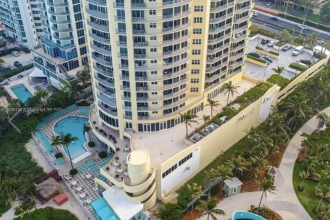 Condominio en venta en Sunny Isles Beach, Florida, 1 dormitorio, 91.97 m2 № 1958358 - foto 3