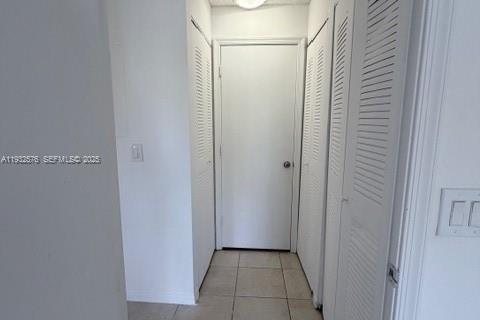Condo in Hollywood, Florida, 1 bedroom  № 1990997 - photo 13