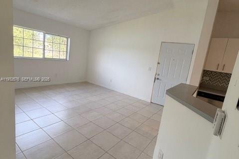 Condo in Hollywood, Florida, 1 bedroom  № 1990997 - photo 7