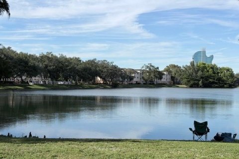 Condo in Hollywood, Florida, 1 bedroom  № 1990997 - photo 18