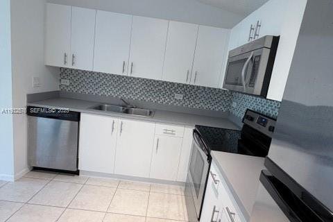 Condo in Hollywood, Florida, 1 bedroom  № 1990997 - photo 3