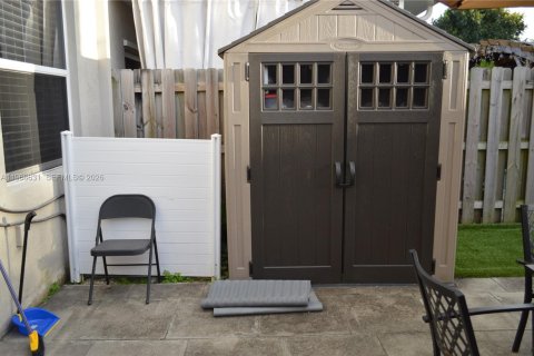 Townhouse in Homestead, Florida 3 bedrooms, 129.41 sq.m. № 2029638 - photo 14