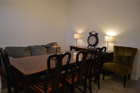 Townhouse in Homestead, Florida 3 bedrooms, 129.41 sq.m. № 2029638 - photo 2