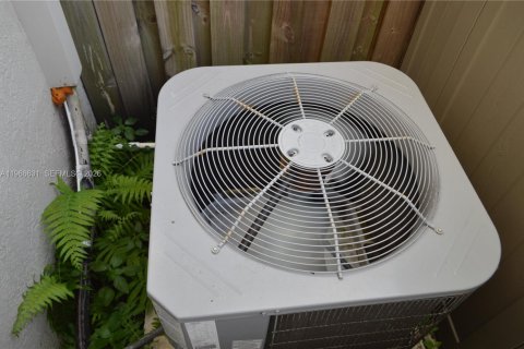 Townhouse in Homestead, Florida 3 bedrooms, 129.41 sq.m. № 2029638 - photo 15