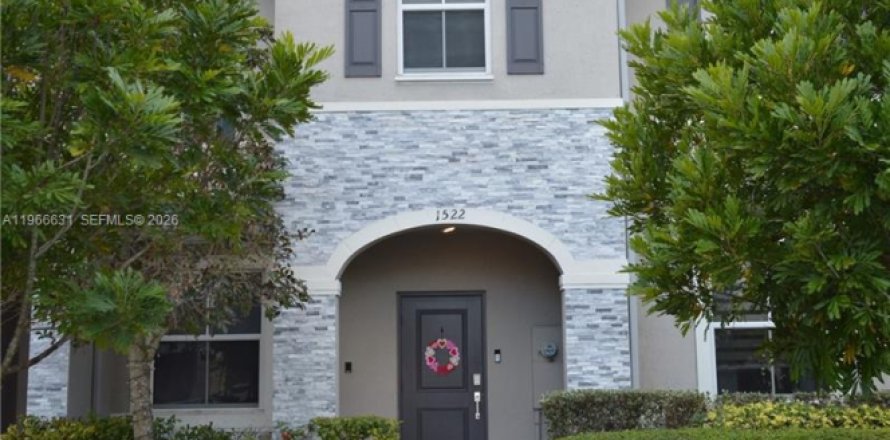 Townhouse in Homestead, Florida 3 bedrooms, 129.41 sq.m. № 2029638