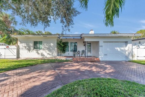 Villa ou maison à vendre à Fort Lauderdale, Floride: 2 chambres, 121.05 m2 № 2017191 - photo 2