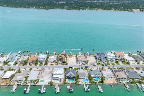 Terreno en venta en Treasure Island, Florida № 1681160 - foto 5