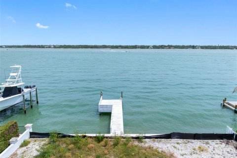 Terreno en venta en Treasure Island, Florida № 1681160 - foto 1