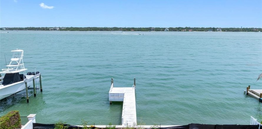 Terreno en Treasure Island, Florida № 1681160
