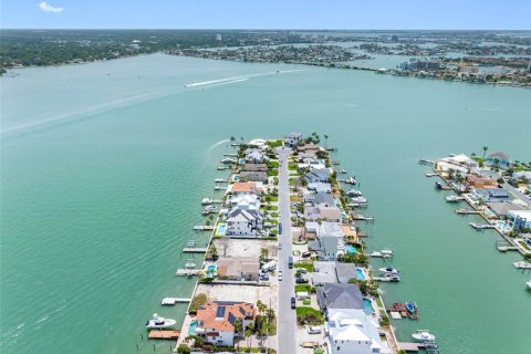 Terreno en venta en Treasure Island, Florida № 1681160 - foto 11