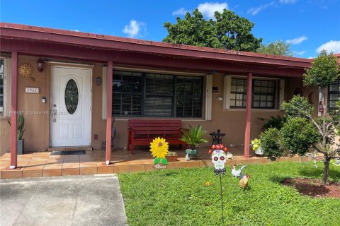 Villa ou maison à vendre à Fort Lauderdale, Floride: 4 chambres, 155.7 m2 № 1947799 - photo 2
