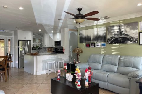 Villa ou maison à vendre à Fort Lauderdale, Floride: 4 chambres, 155.7 m2 № 1947799 - photo 5