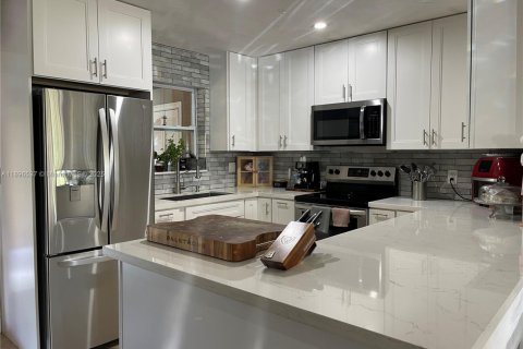 Villa ou maison à vendre à Fort Lauderdale, Floride: 4 chambres, 155.7 m2 № 1947799 - photo 6