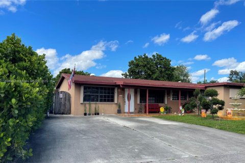 Villa ou maison à vendre à Fort Lauderdale, Floride: 4 chambres, 155.7 m2 № 1947799 - photo 1