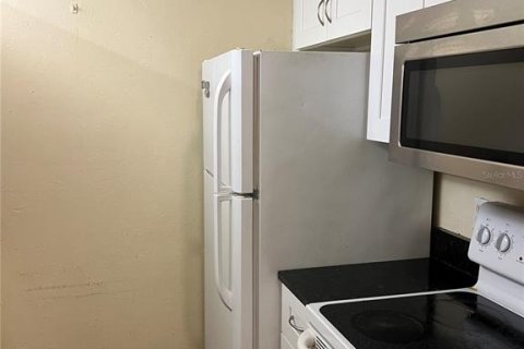 Condo in Gainesville, Florida, 4 bedrooms  № 2209139 - photo 11