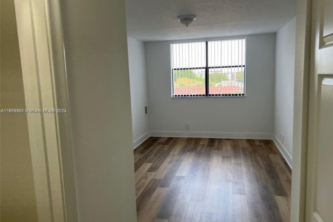 Condo in Coral Springs, Florida, 1 bedroom № 1927019 - photo 11