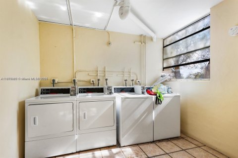 Condo in Coral Springs, Florida, 1 bedroom № 1927019 - photo 18