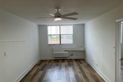 Condo in Coral Springs, Florida, 1 bedroom № 1927019 - photo 8