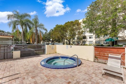 Condo in Coral Springs, Florida, 1 bedroom № 1927019 - photo 17