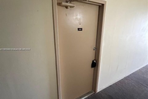 Condo in Coral Springs, Florida, 1 bedroom № 1927019 - photo 3