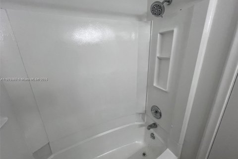 Condo in Coral Springs, Florida, 1 bedroom № 1927019 - photo 13